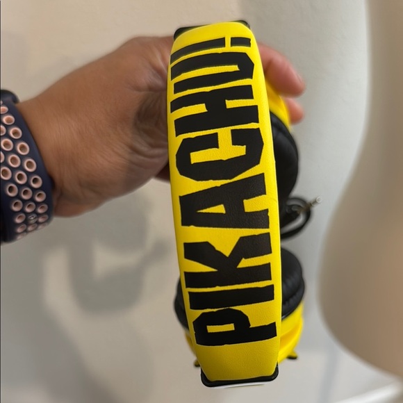 Pikachu Yellow Headphones - Picture 5 of 5